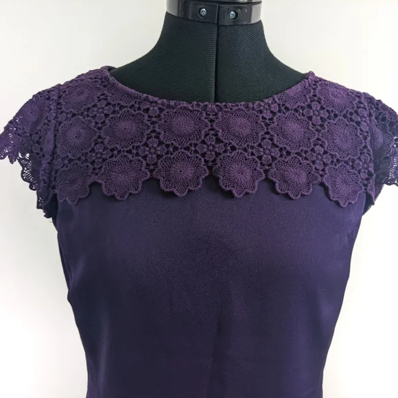 ✨Host Pick✨ Review Blouse with Lace Detailing Size 8 - Picture 2 of 5
